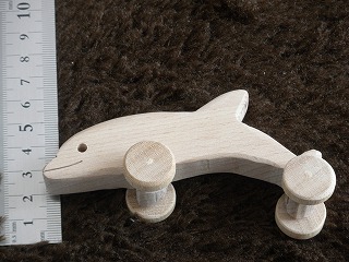 ���������h �C���J